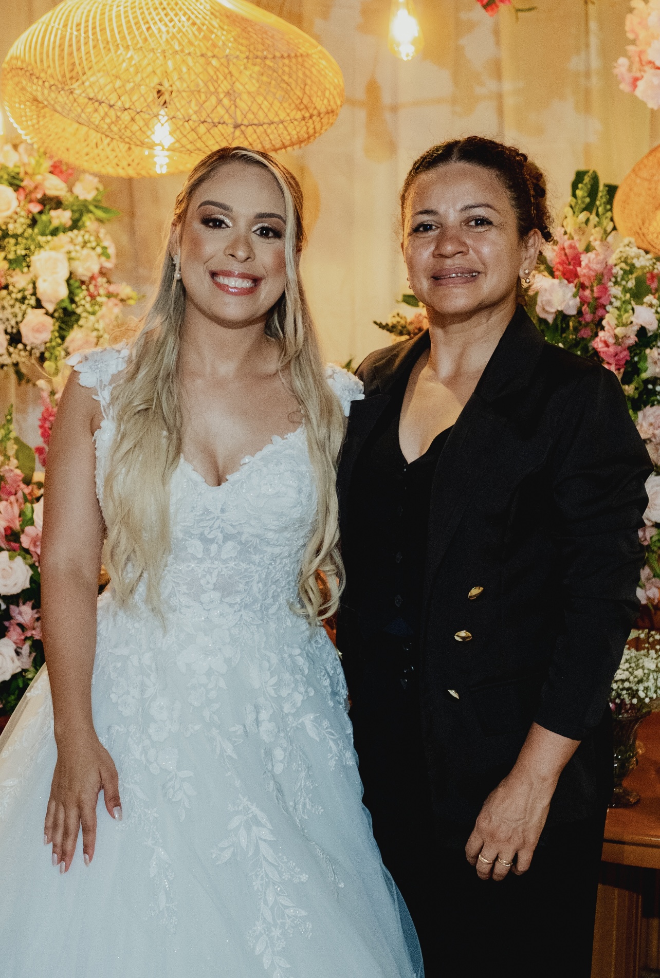 Noiva com assessora do Cerimonial Rosa de Saron